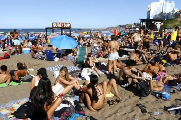Turismo joven en Mar del Plata: mismo destino, formas distintas de vivirlo